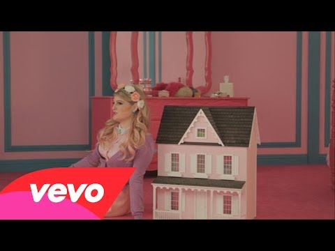 Meghan Trainor - Behind the Scenes of All About That Bass